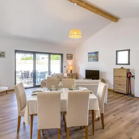 Nyaraló Charmante Maison Proche